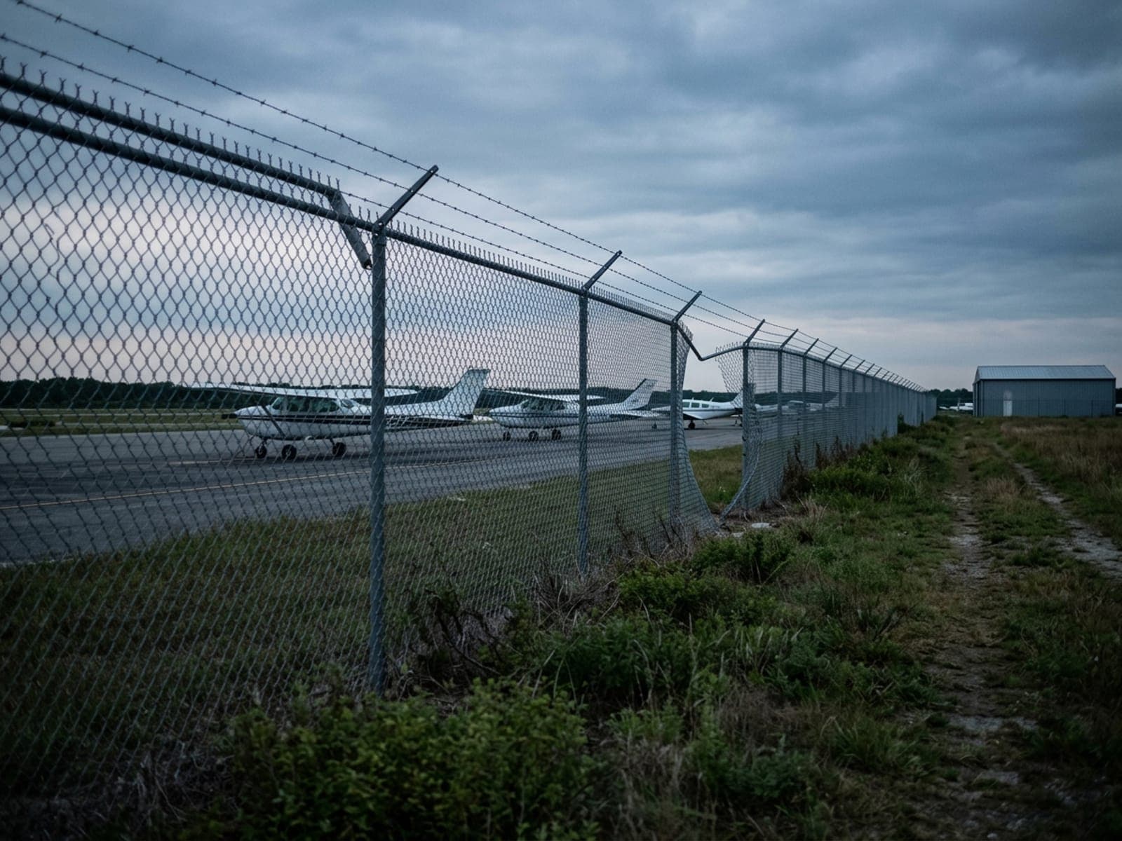 Fence line incursions onto the airfield risk area at a general aviation site