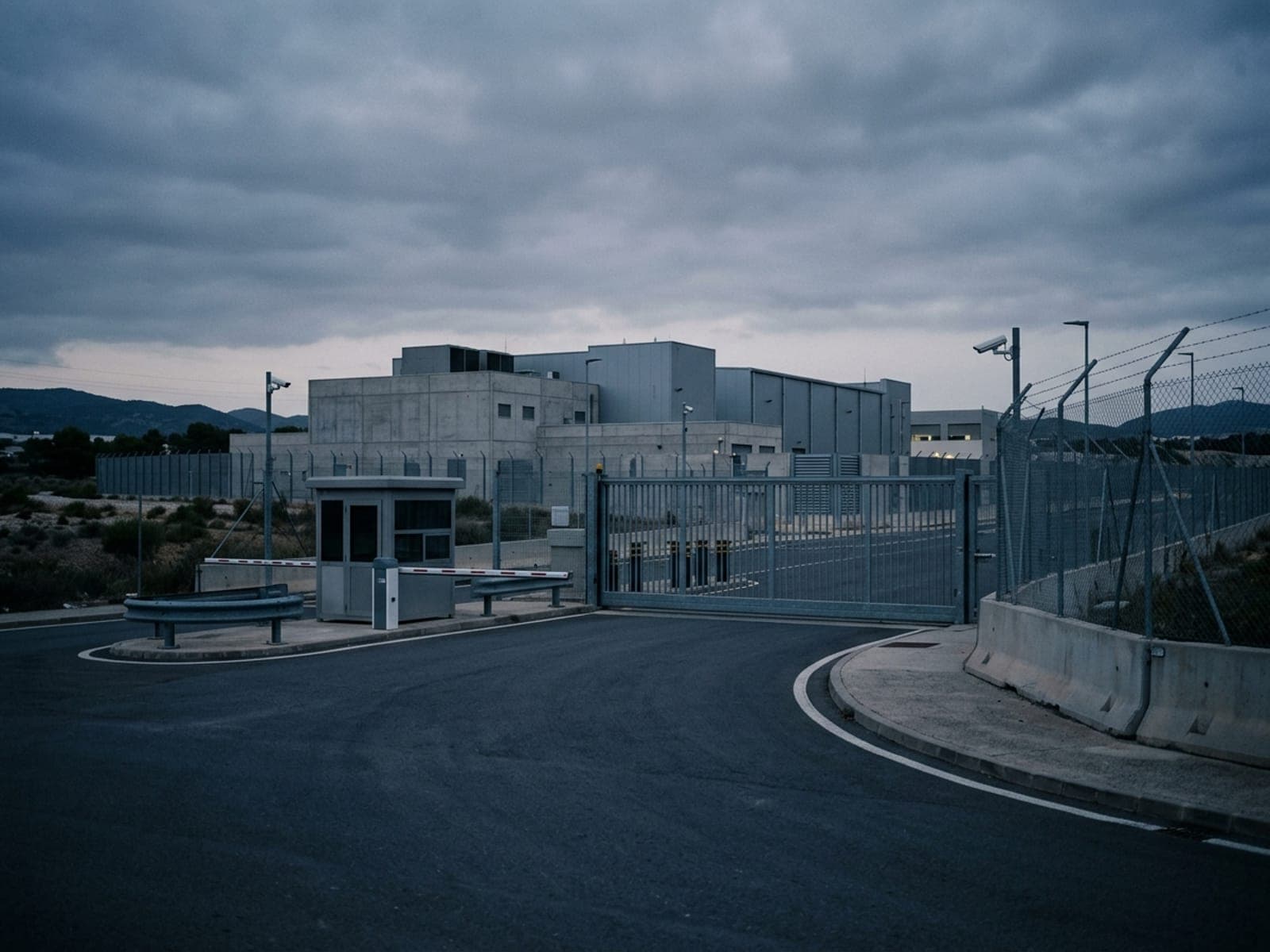 Vehicle-borne threats risk area at a data centers site