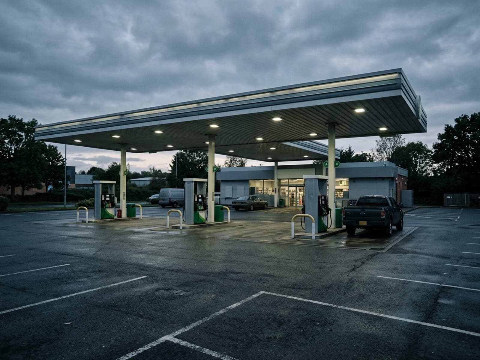 Fuel drive-offs and pump fraud risk area at a fuel & c-store site